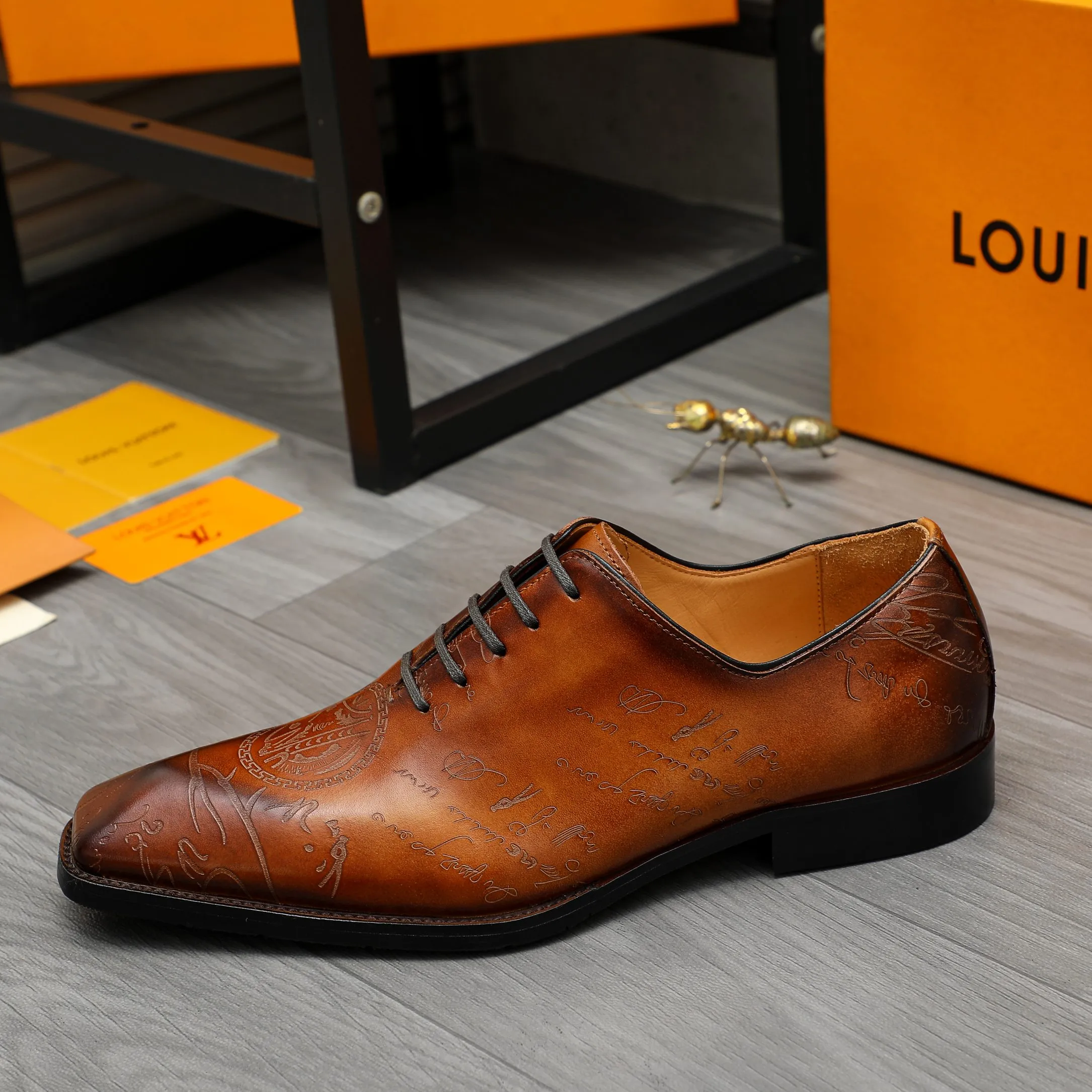 Men's shoes 💰580 Product trademark: LV "Louis Vuitton" business lace-up formal leather shoes Regular size: 37-46 Product materials: Selected carved cowhide upper, pigskin lining, rubber outsole